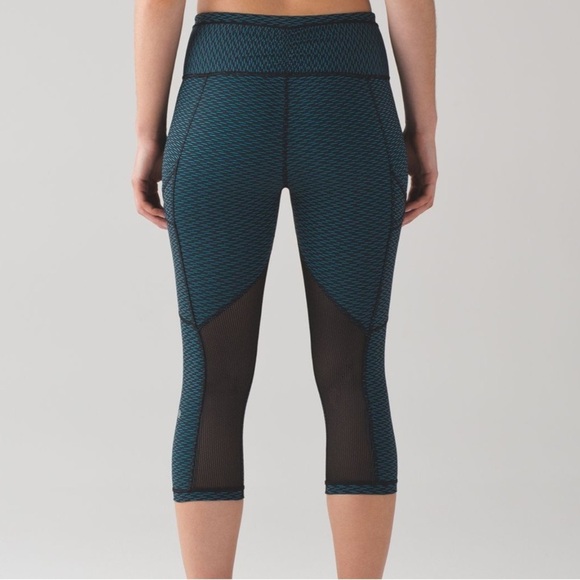 Lululemon Outrun 17" Crop
Score Jacquard Black Indian Ocean / Black - Picture 3 of 16